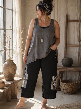 🖤TJ Size 16 Black Cropped Pants | Artistic Pocket Detail | Unique Button Accent